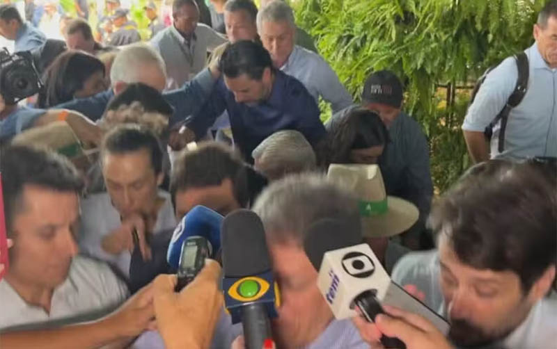 Piso cede durante entrevista do governador de SÃ£o Paulo em feira agropecuÃ¡ria: vÃ­deo