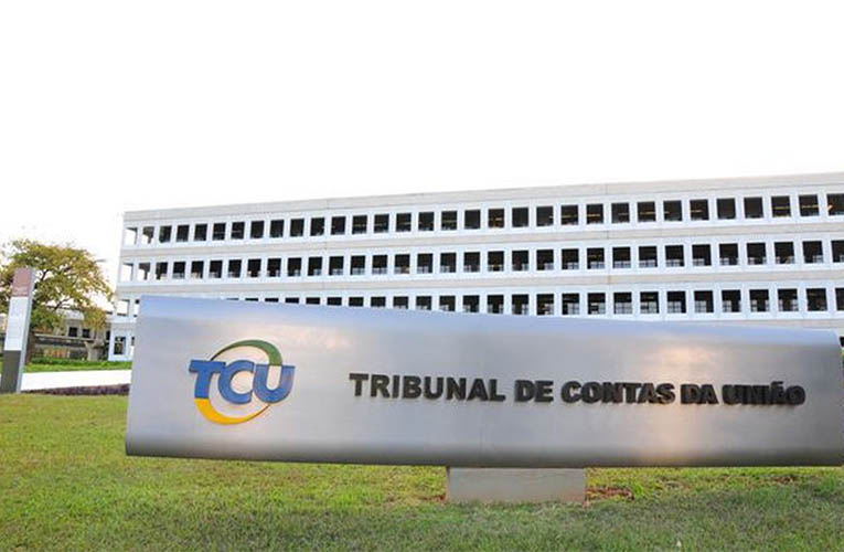 TCU afasta auditor que fez relatÃ³rio citado por Bolsonaro minimizando  mortes por covid